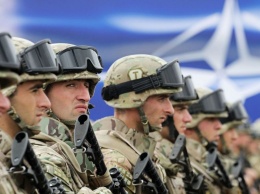 Танки НАТО подобрались к границе РФ, гремят взрывы: кадры, от которых Путин будет в ярости