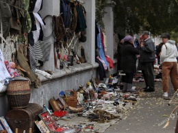 Колоритный блошиный рынок: как протекает торговля на улицах современной Молдаванки (фоторепортаж)