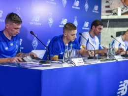 Футболисты "Динамо" в Киеве провели встречу с болельщиками