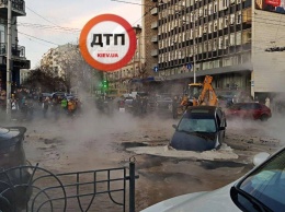 В КГГА прокомментировали прорыв теплосети в центре Киева - обещают, что отключений воды не будет