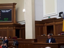 Сущенко выступил в Верховной Раде с докладом о безопасности