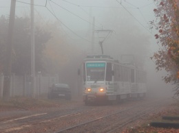 Осень, утонувшая в тумане, что-то шепчет жителям Днепра на ушко