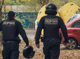 В Киеве на Полевой жителей общежития выгнали из дома и начали избивать: что известно о конфликте