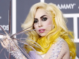 Вся в розовом и золоте: блистательная Леди Гага рассказала подробности романа с Брэдли Купером