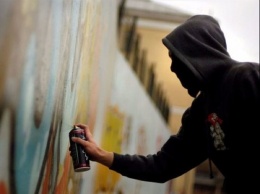 В Днепре задержали студента, который рисовал на стенах рекламу наркотиков