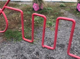 Вандализм в Кривом Роге: металлоломщики покусились на велопарковку