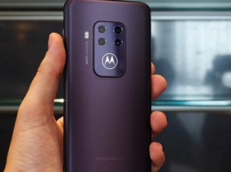 Названы смартфоны Motorola, которые получат Android 10