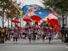 В Японии начался фестиваль в честь императора
