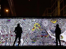 Google создал дудл в честь годовщины падения Берлинской стены
