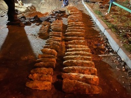 Возле Шулявского путепровода откопали свыше 100 артснарядов и мин