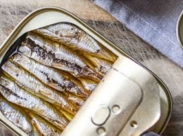 В Запорожской области обнаружили подделки на известные торговые марки рыбных консервов и сливочного масла