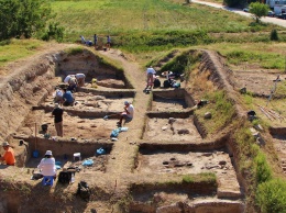 Археологи нашли в Болгарии медный сосуд с человеческим лицом