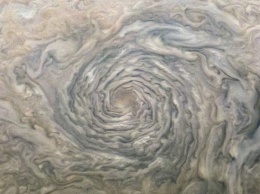 "Юнона" передала на Землю впечатляющий снимок урагана на Юпитере