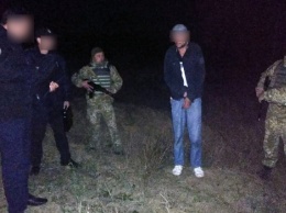 В Одесской обл. подозреваемый в убийстве иностранец напал с ножом на пограничника