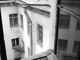 В Славянске полиция сняла с крыши девушку, чуть не совершившую самоубийство