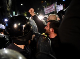 Протестующим в Грузии не удалось сорвать показы фильма о гей-любви
