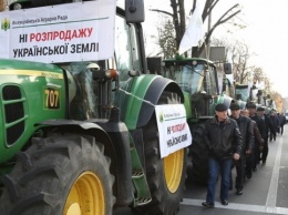 Под Радой - два "земельных" митинга, фермеры пригнали тракторы