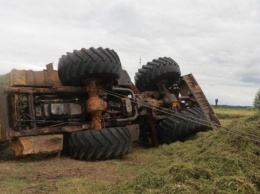 В Запорожской области мужчину придавило трактором