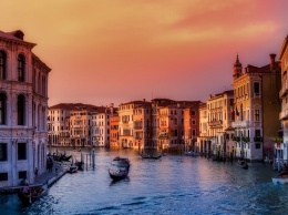Без сапог - никуда: Венецию затопило, вода поднялась более чем на метр