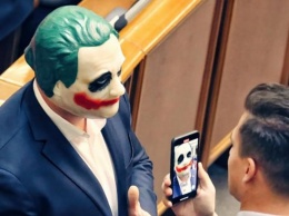 Кива в костюме Джокера, в Киев едет миссия МВФ и "орден позора" от Google: ТОП новостей дня