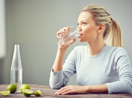 Как заставить себе выпить 2 литра воды в день? 7 лайфхаков