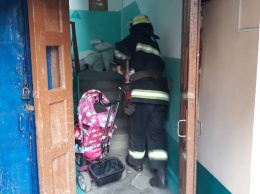 В Никополе пожарные спасли 2-летнего ребенка, который оказался в ловушке