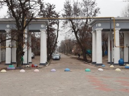 В Северодонецке отремонтировали колонны в городском парке