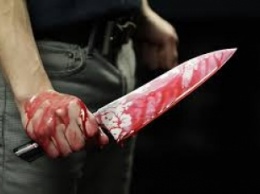 На улице в Мелитополе женщину изрезали ножом