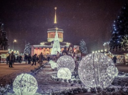 В Киеве начали монтаж новогодней иллюминации: во сколько это обойдется городу