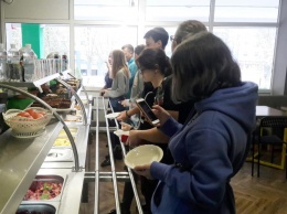 Где в Днепре детей кормят вкусно и красиво: столовая заиграла яркими красками (Фото)