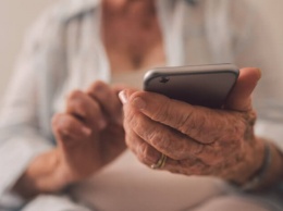 Как научить бабушку пользоваться смартфоном