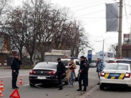 В Хмельницком девушка-водитель врезалась в полицейских