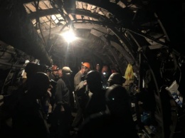 Люди на грани: на Луганщине третьи сутки под землей бастуют шахтеры