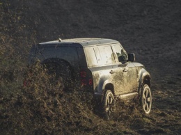 Новый Land Rover Defender показался на съемках фильма о Джеймсе Бонде