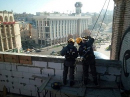 Владельца незаконной надстройки на Майдане обяжут отремонтировать крышу