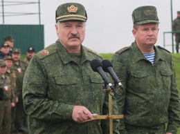 Лукашенко потребовал от России "не вякать" и обвинил в отказе снабжать белорусскую армию новейшими вооружениями