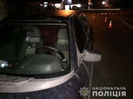 В Николаеве полиция ищет свидетелей аварии, в которой ВАЗ сбил школьницу