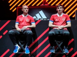 Adidas расположил цвета флага России на новой экипировке футбольной сборной в неправильном порядке - РФС это возмутило