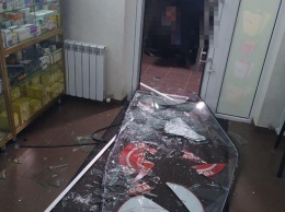 Ночной дебош на поселке Котовского: нетрезвый посетитель выбил двери аптеки