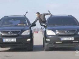 Каскадер из Одессы выполнил необычный трюк с автомобилями