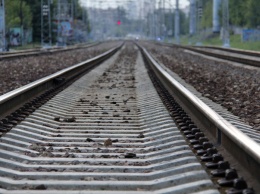 Смерть из-за наушников: на Киевщине 18-летняя девушка попала под колеса поезда