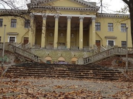 В сети появились фото разваливающегося Потемкинского дворца в Днепре