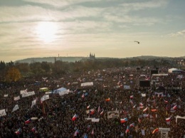 В Праге 200 тысяч человек митингуют против премьера Бабиша
