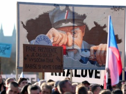 В Праге более 200 тыс. человек требуют отставки премьера