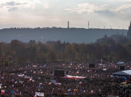 Премьер может лишиться кресла: сотни тысяч человек вышли на улицы столицы - в чем причина