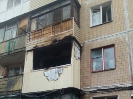 На Салтовке из горящей "пятиэтажки" спасли пенсионерку и эвакуировали 9 жителей, - ФОТО
