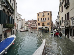Венеция готовится к усилению наводнения: объявлен высший уровень опасности