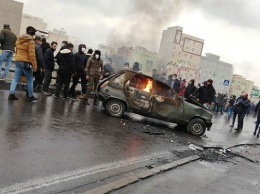 В Иране в ходе протестов убит офицер полиции