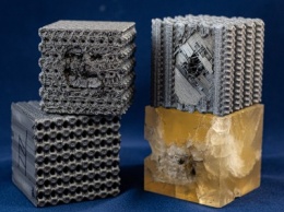 Инженеры создали на 3D-принтере пуленепробиваемые кубики из пластика