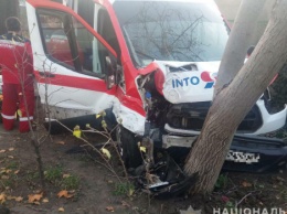 В Одессе автомобиль скорой помощи столкнулся с легковушкой, пострадали четыре человека